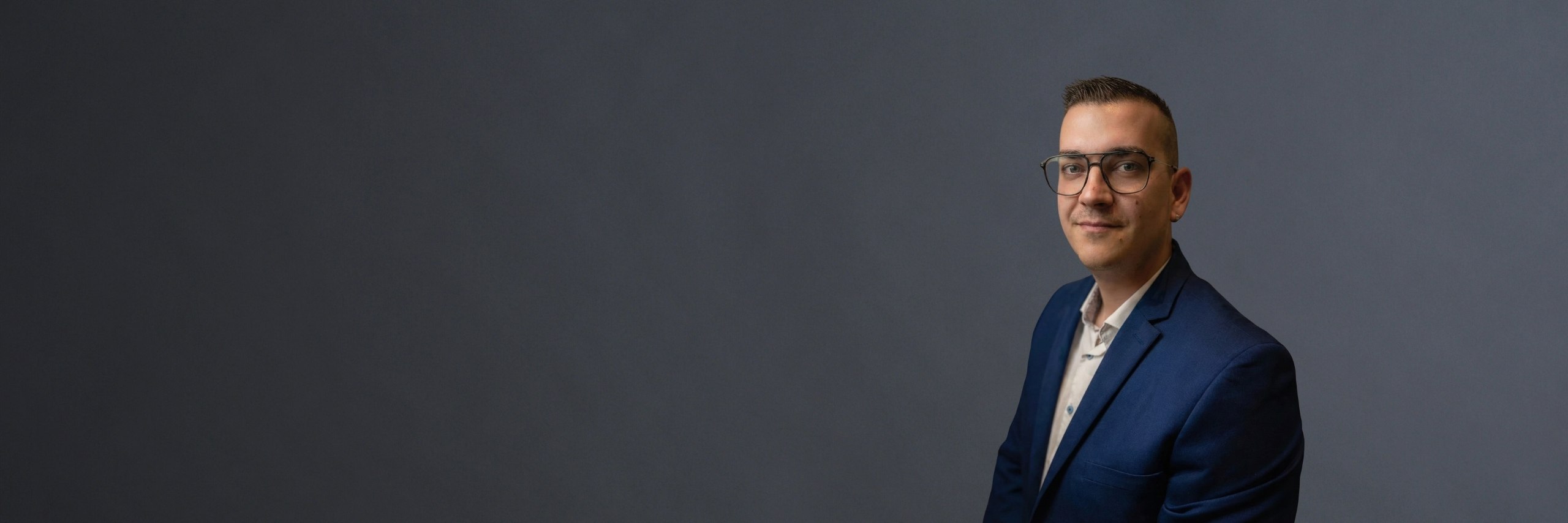 Mráz & Partners header image